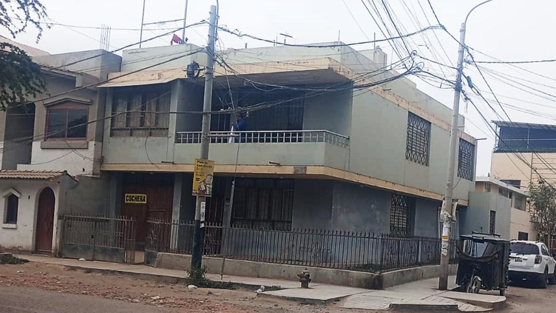 Amplia casa de 2 pisos con cochera y azotea   Urb. San Juan – Chiclayo-0