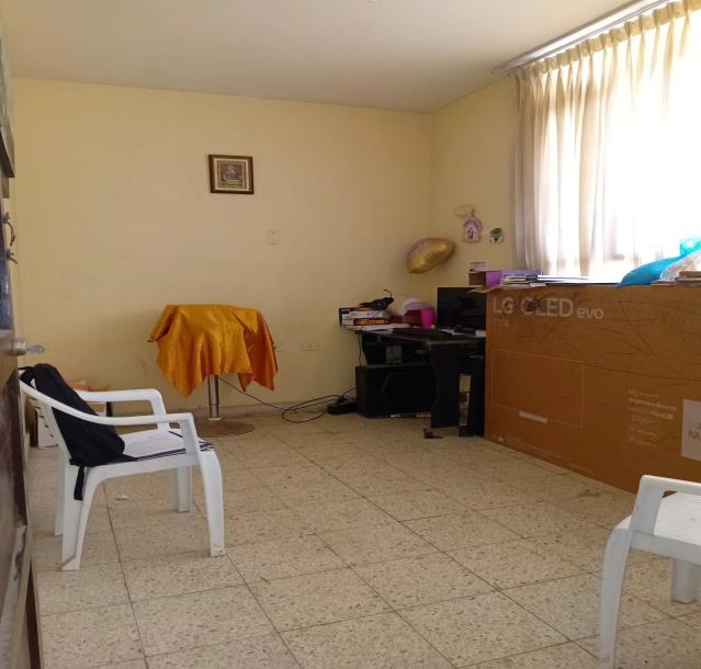 Amplia casa de 2 pisos con cochera y azotea   Urb. San Juan – Chiclayo-4
