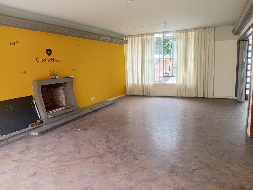 Casa de dos pisos más azotea, garaje, y sótano en Urb. Orrantia del mar San Isidro-3