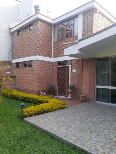 Vendo Casa en Av. Los Cedros cuadra 14 - Chaclacayo