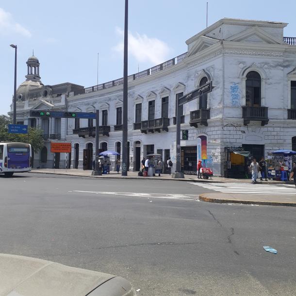 Vendo 2 Unidades Inmobiliarias en Plaza Bolognesi - Breña-0
