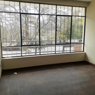 Vendo Casa en Los Robles cuadra 7 - Chaclacayo