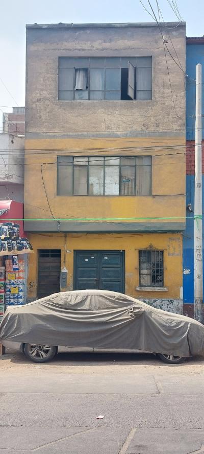Vendo céntrica casa en el corazón comercial de La Parada a 1 cuadra de la Av Aviación