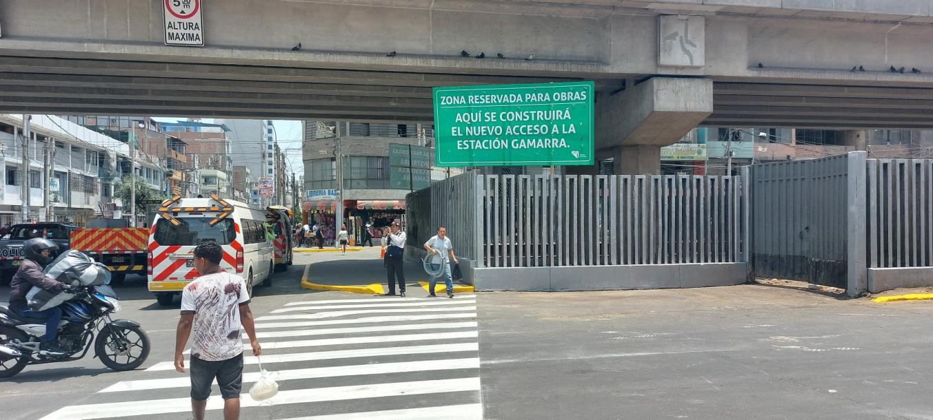 Vendo céntrica casa en el corazón comercial de La Parada a 1 cuadra de la Av Aviación-5